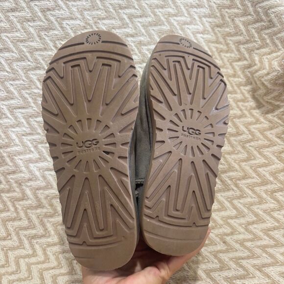 UGG Australia Women's Dixi Flora Perf Suede Sheepskin Boots Gray Size 6 - Picture 8 of 12